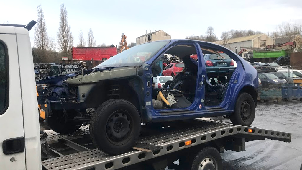 Car transporter at ASM Metal Recycling in Totternhoe by Kamil Largo