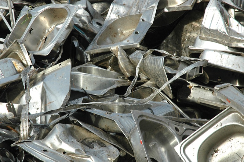 Stainless steel scrap including kitchen sinks